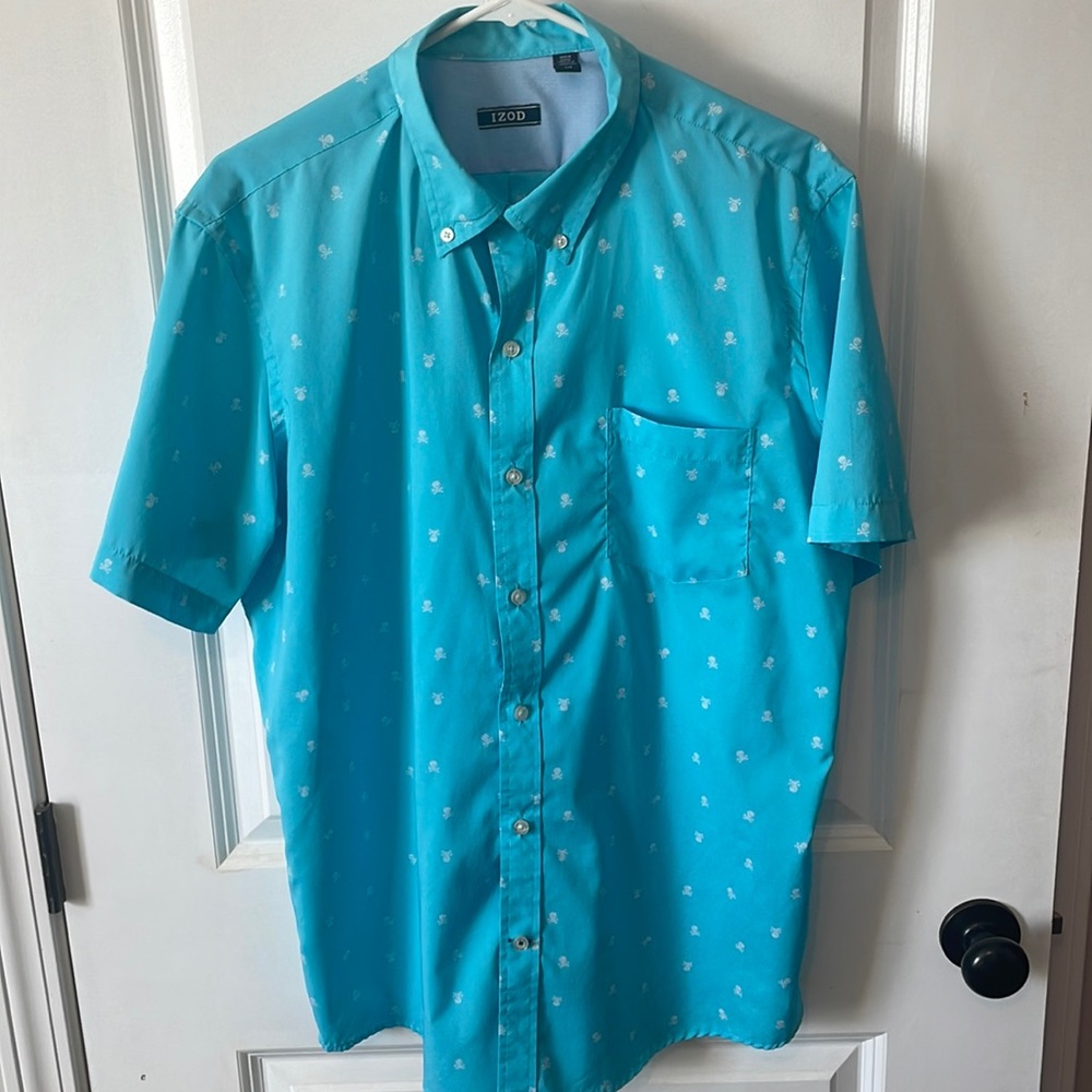 Men’s Large Izod button down.